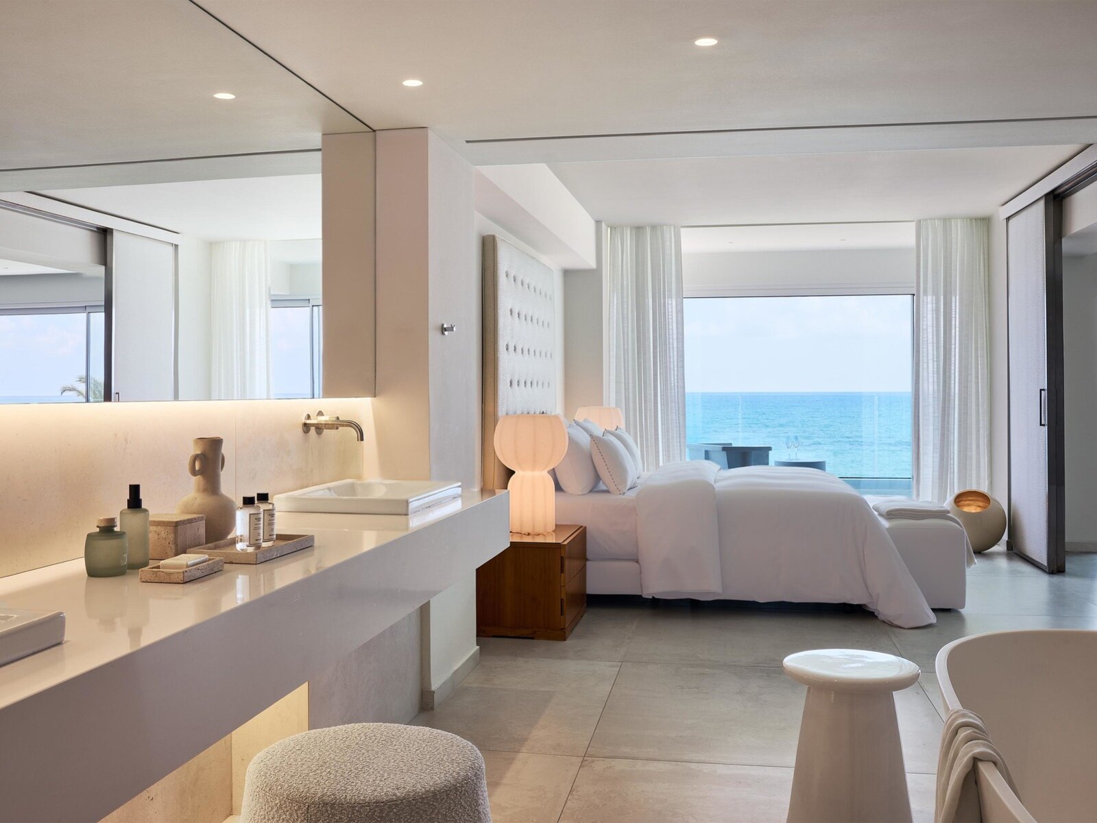 Wohnbeispiel Amirandes 2-Bedroom White Suite