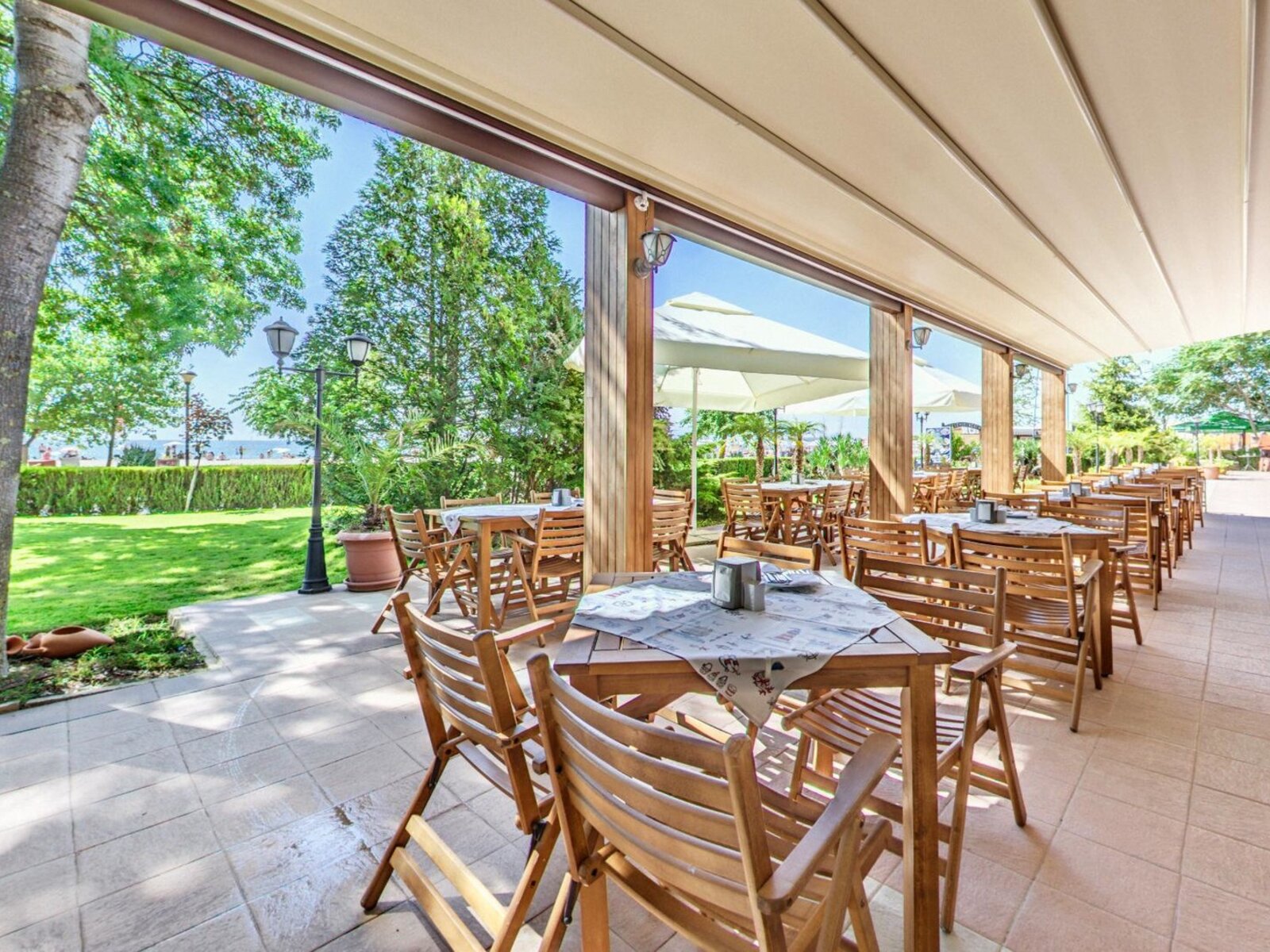 Main Restaurant BELLEVUE