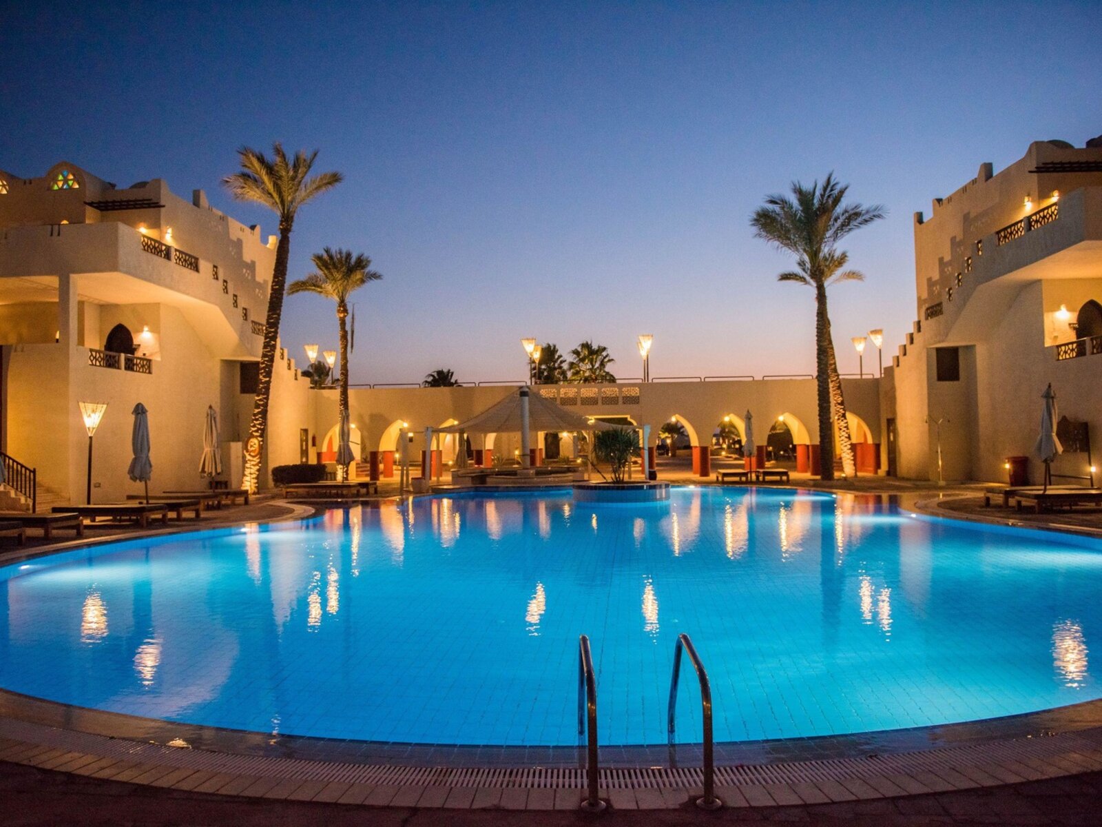 Relax  Pool