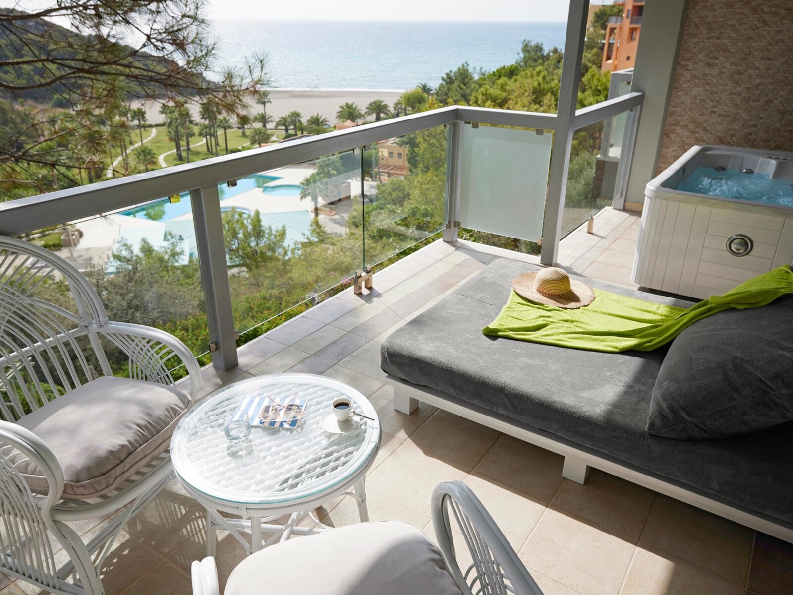 Wohnbeispiel Suite Classic Jacuzzi Sea View