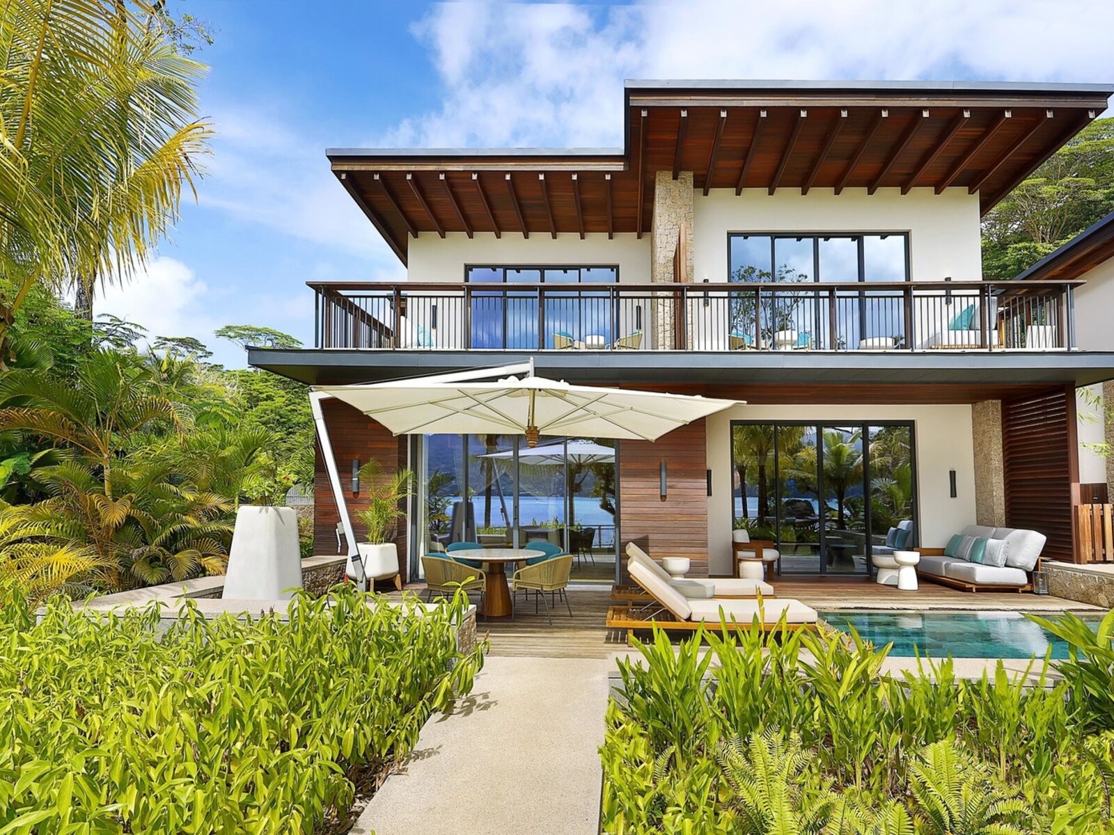 Wohnbeispiel One Bedroom Bay House Suite with Plunge Pool