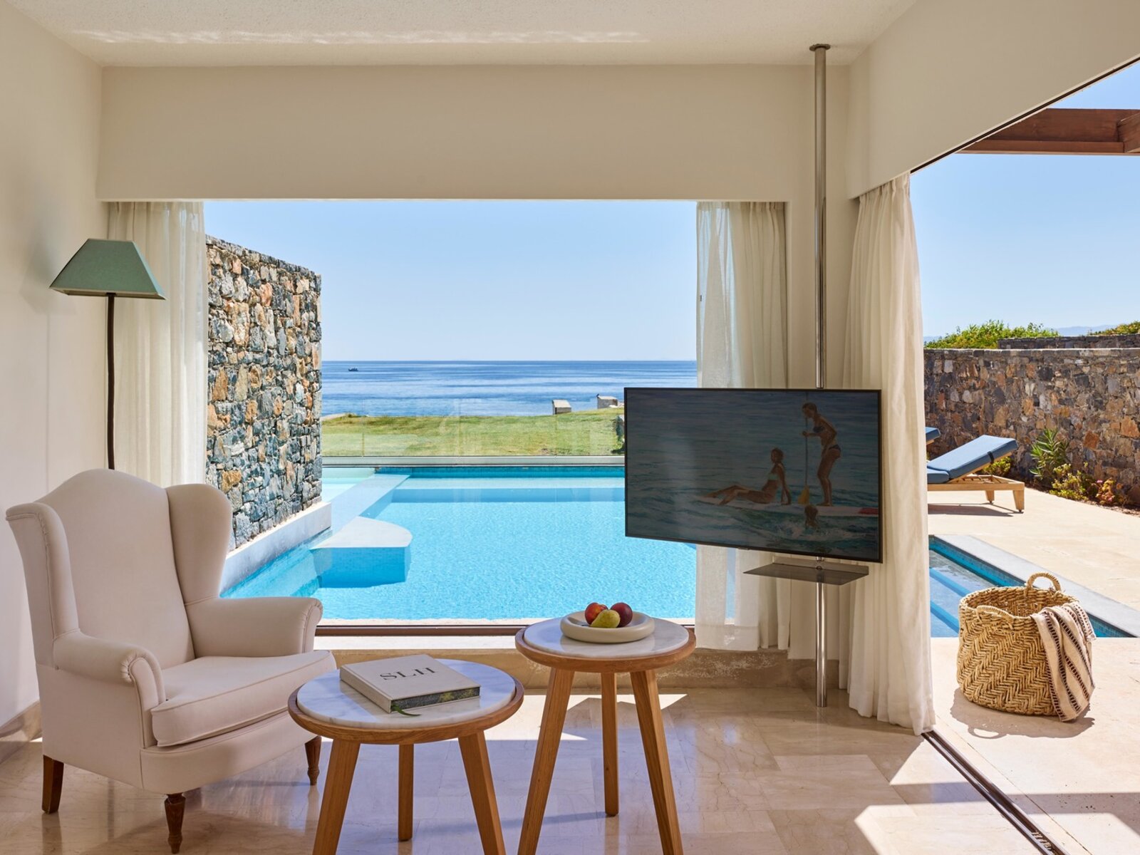 Wohnbeispiel Club - One Bedroom Suite Seafront Private Pool