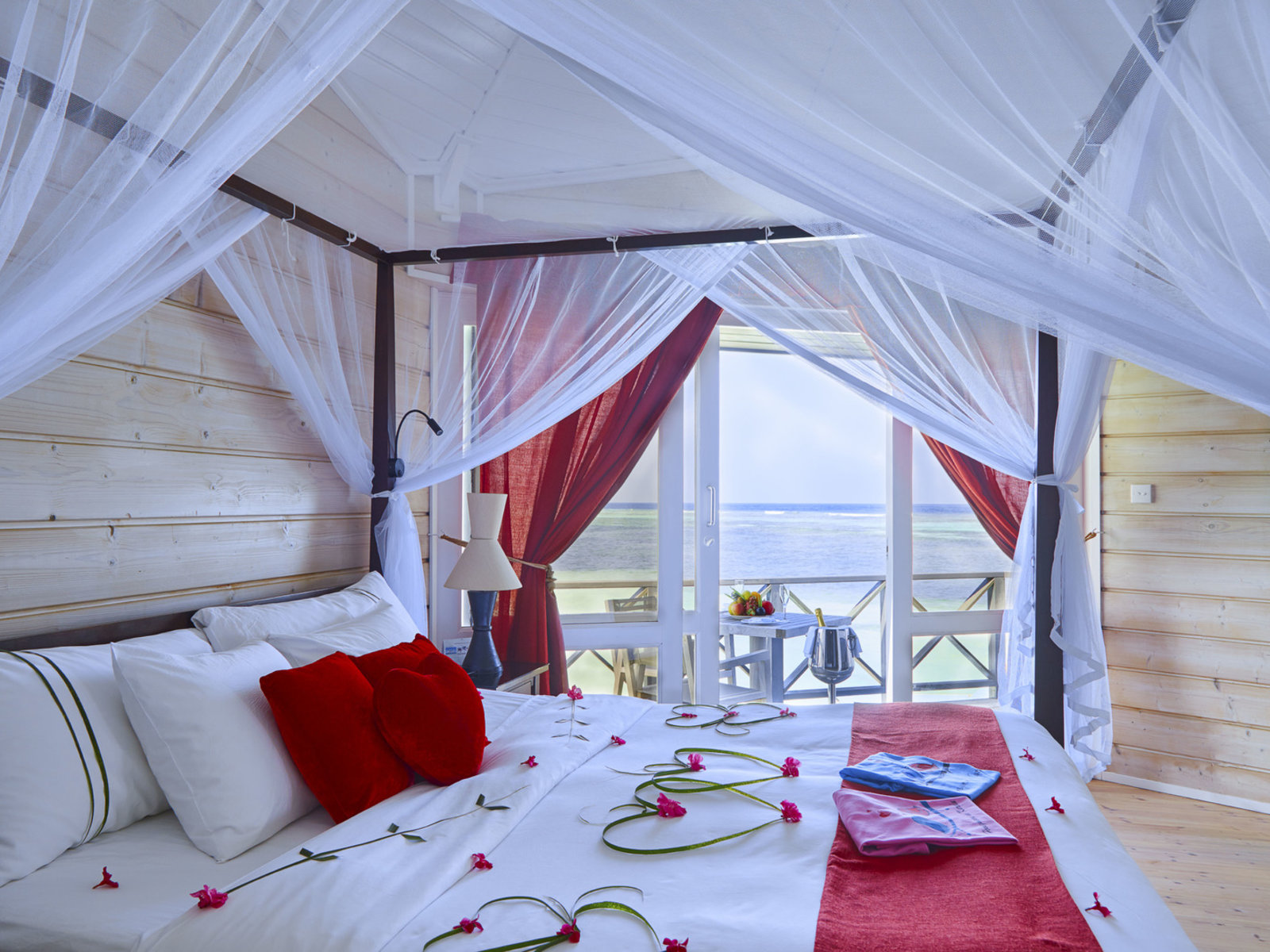 Wohnbeispiel Sangu Water Villa Honeymoon Suite