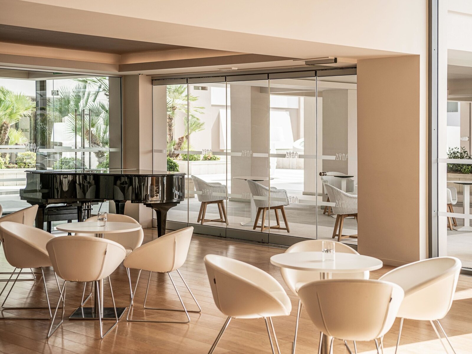 Le Bar
