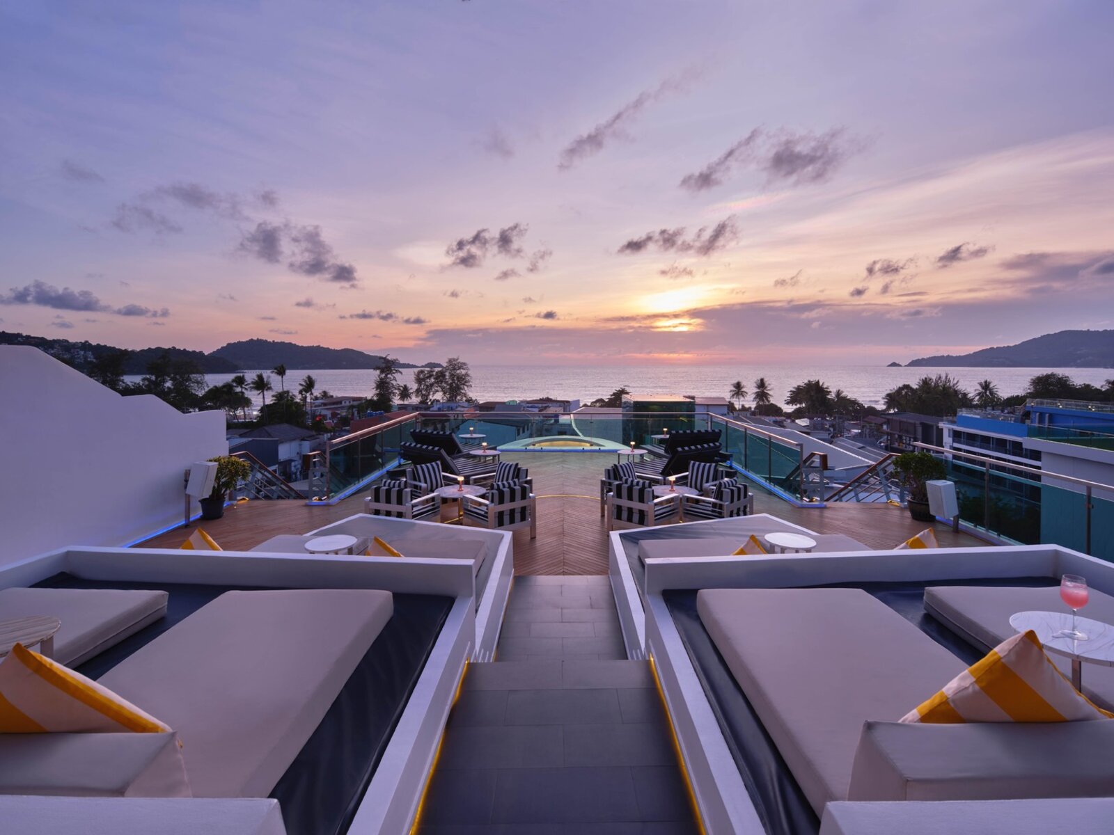 KEE Sky Lounge