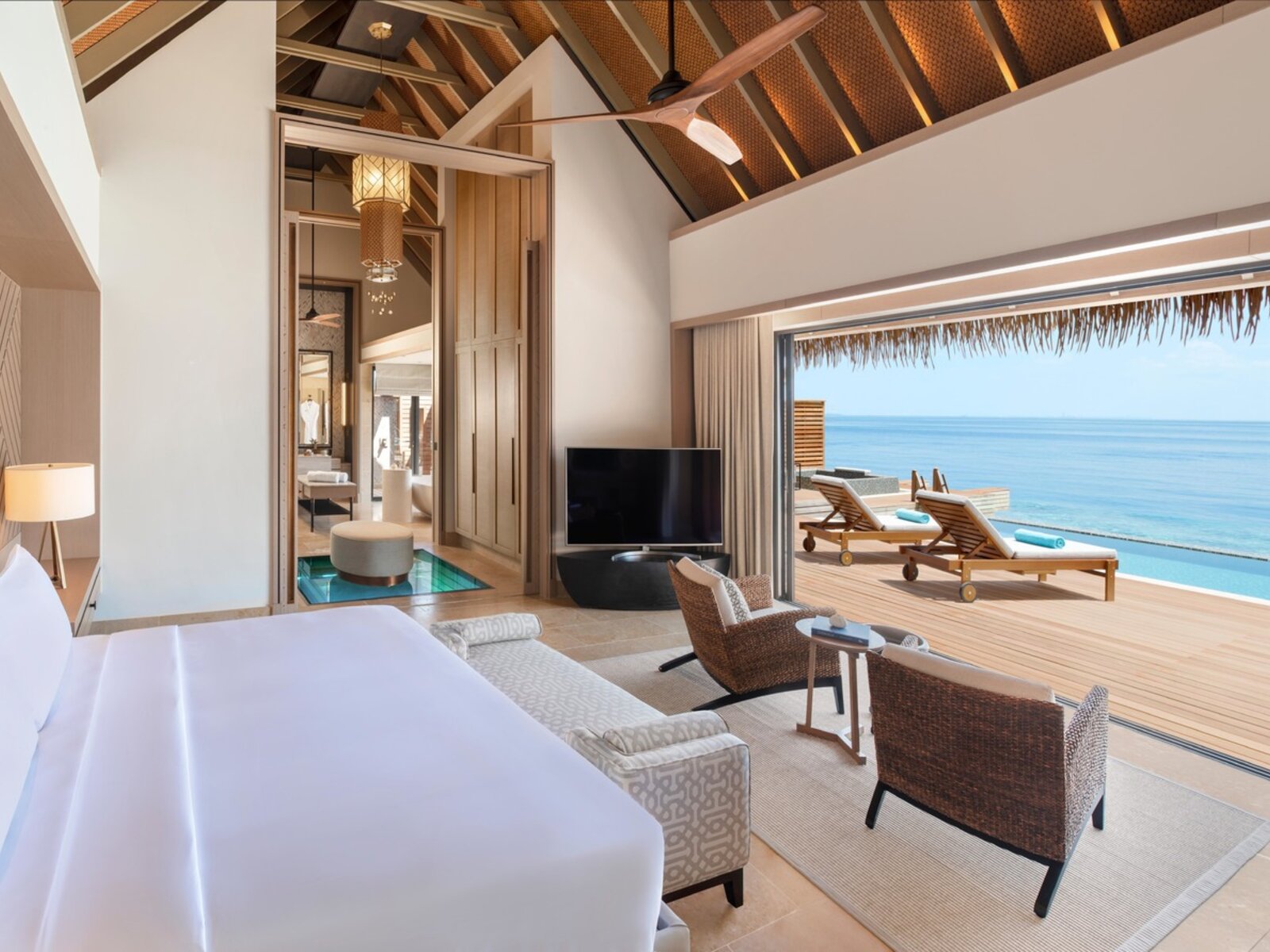 Wohnbeispiel Three Bedroom Overwater Villa with Pool
