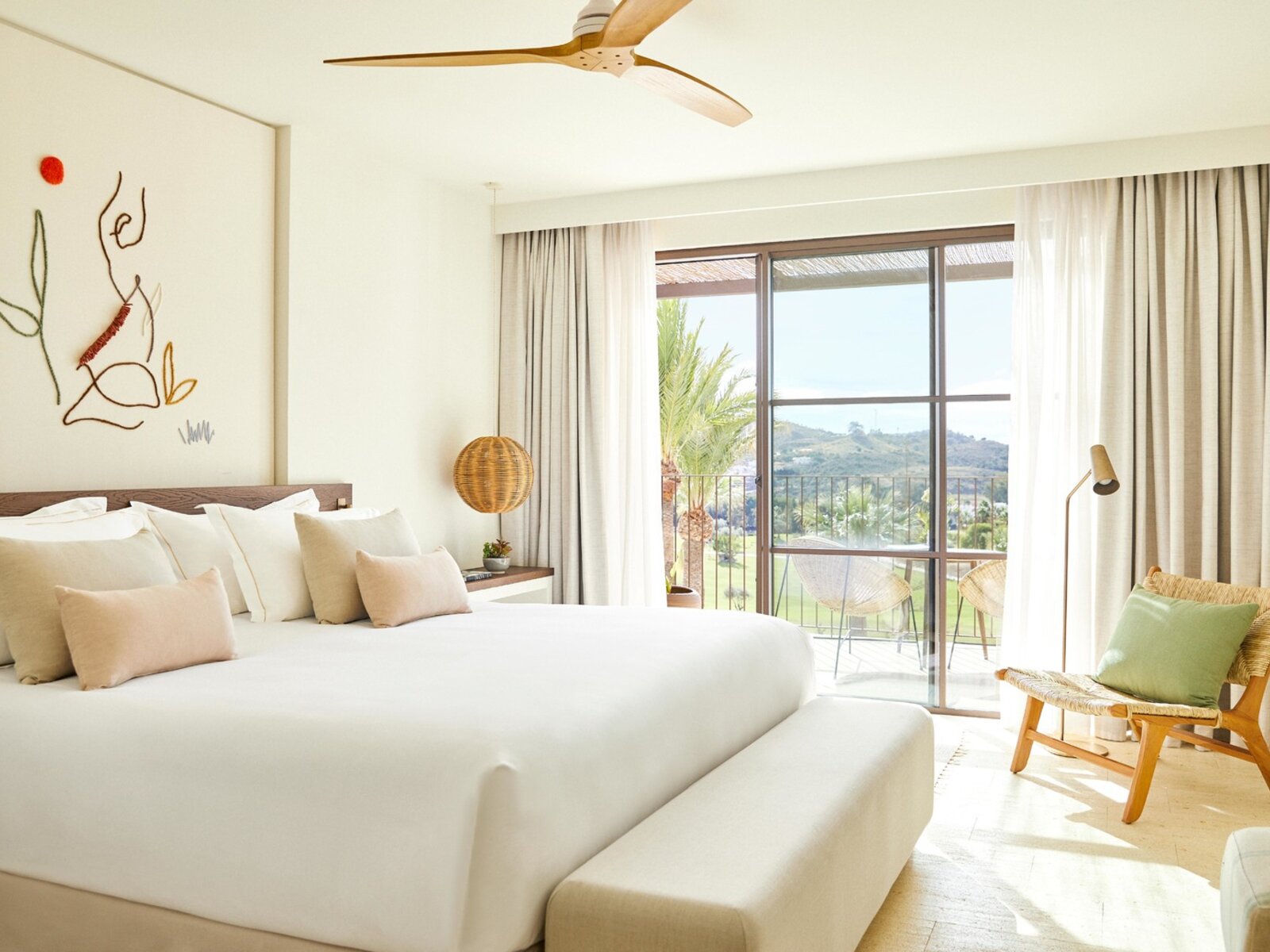 Wohnbeispiel King Golf view with Terrace Room