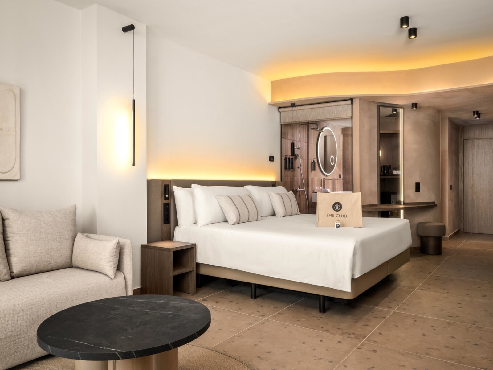 Wohnbeispiel 1 King Bed The Club Junior Suite