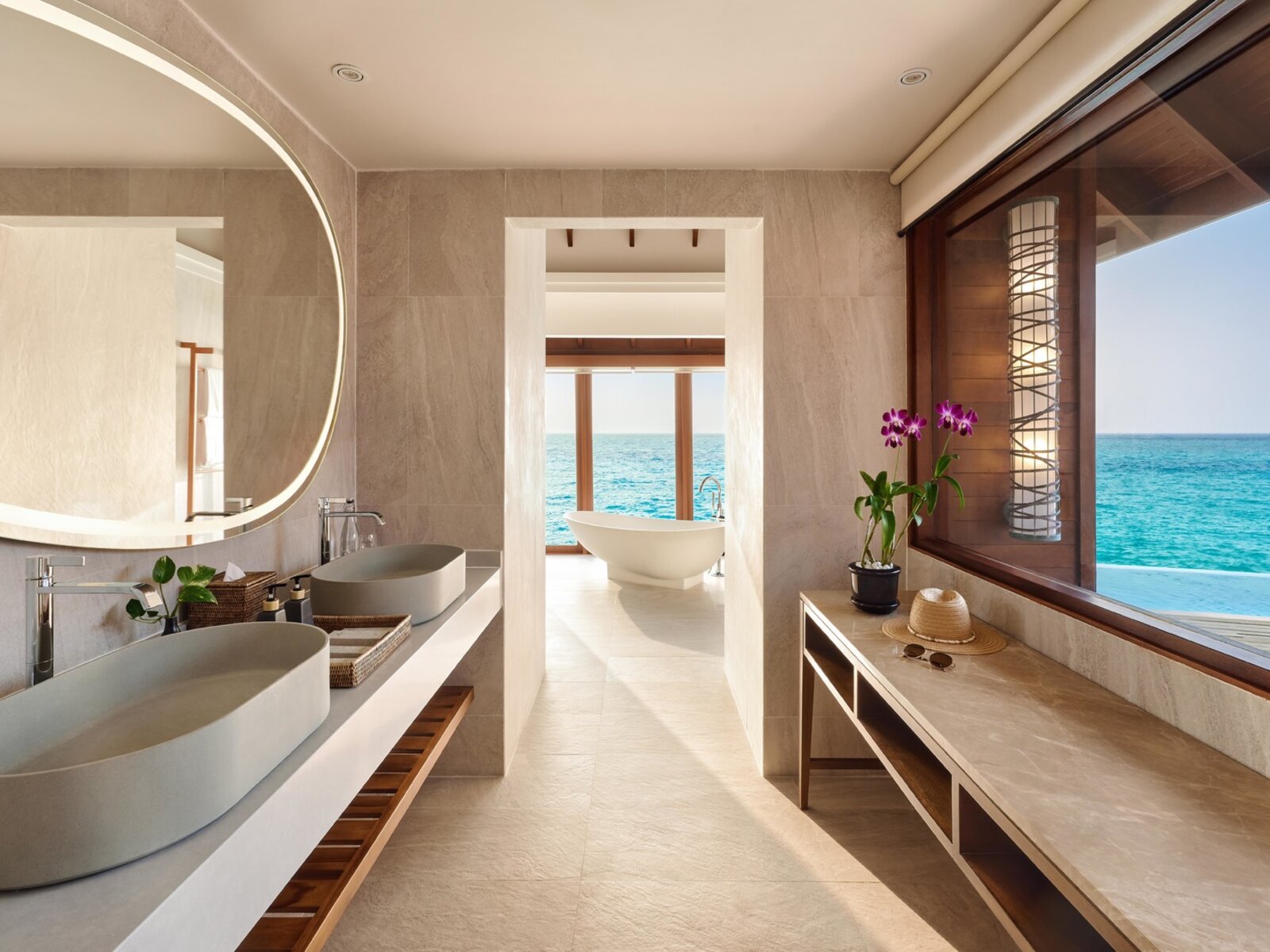 Wohnbeispiel Sunset Over Water Pool Suite