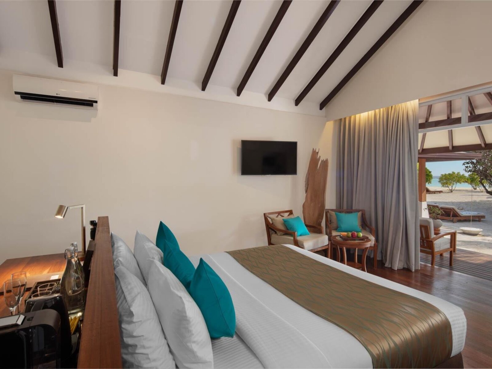 Wohnbeispiel Two Bedroom Family Deluxe Beach Villa