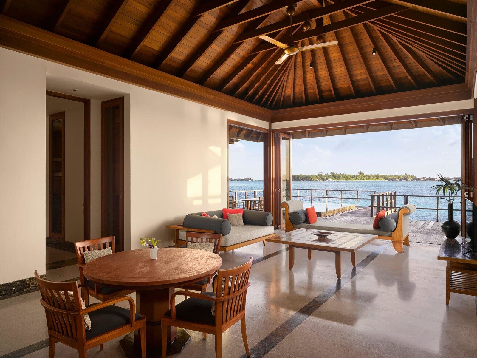 Wohnbeispiel One Bedroom Ocean Suite with Pool