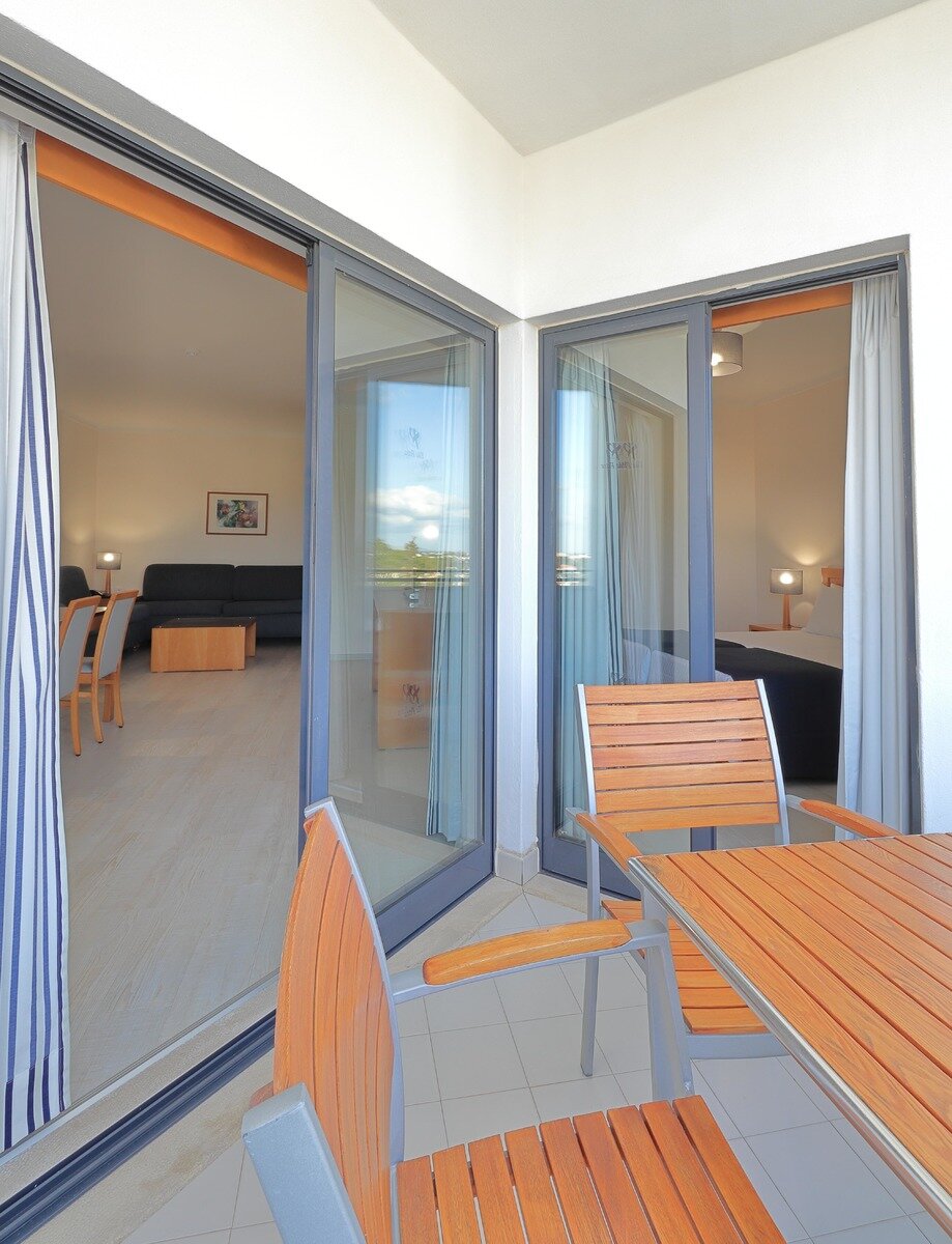 Wohnbeispiel 1 BEDROOMAPT.-  T1 / LAND VIEW