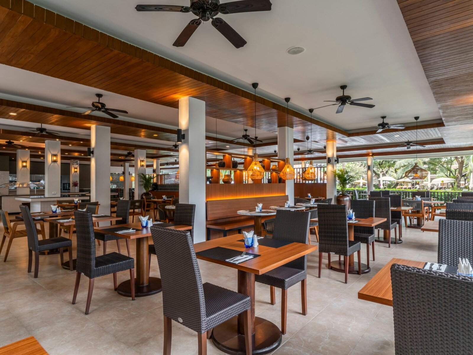 Restaurant by the pool