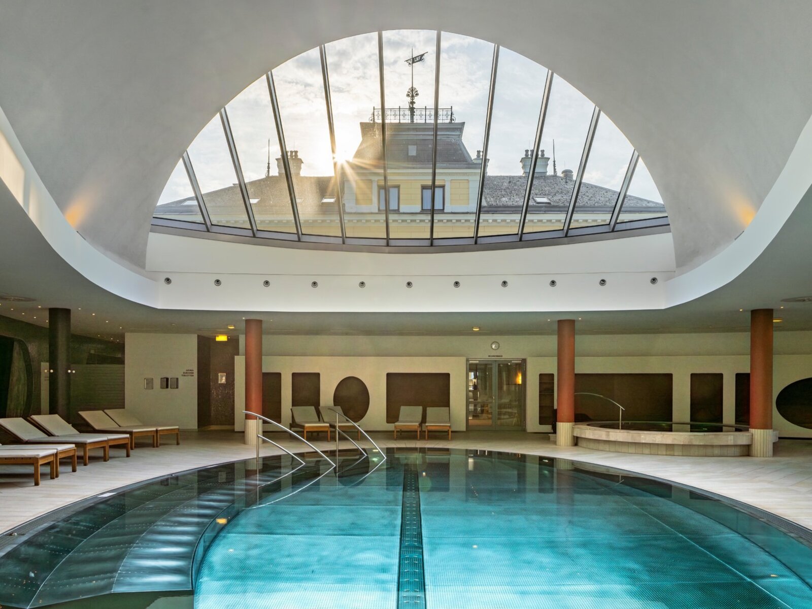 Relax-Indoor-Pool