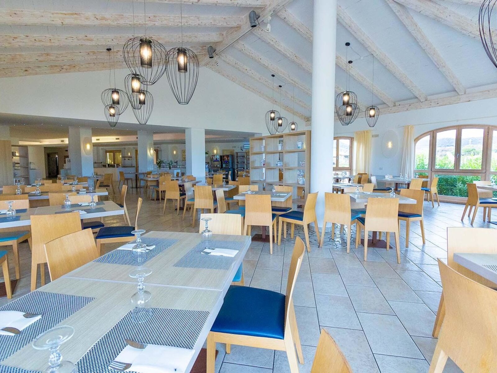 MAIN RESTAURANT