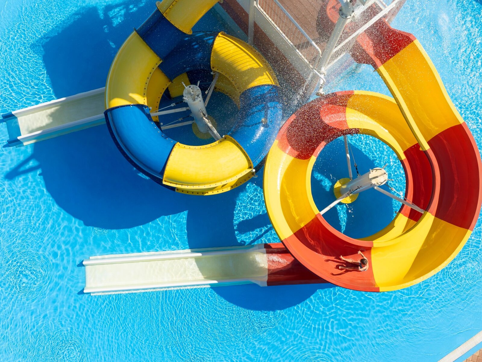 Kids Splash Area mit 5 Wasserrutschen
