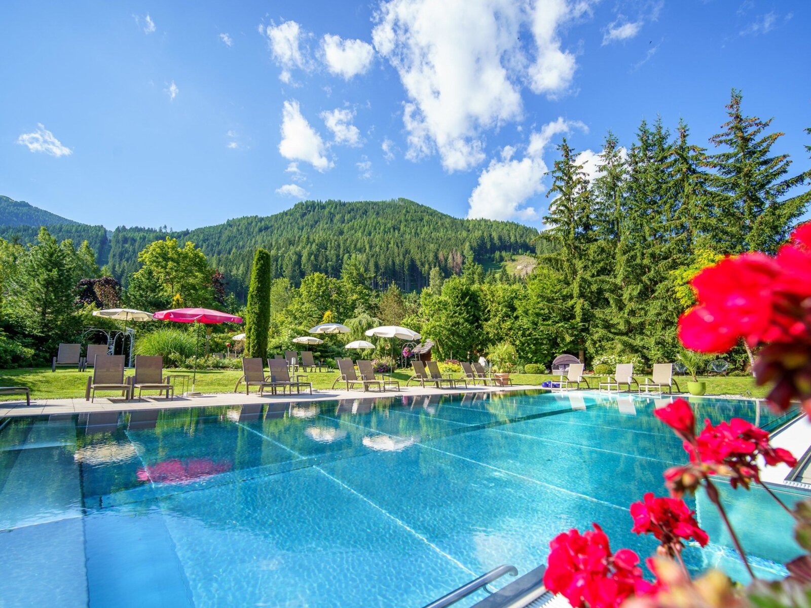 Outdoor Pool (16x8m)