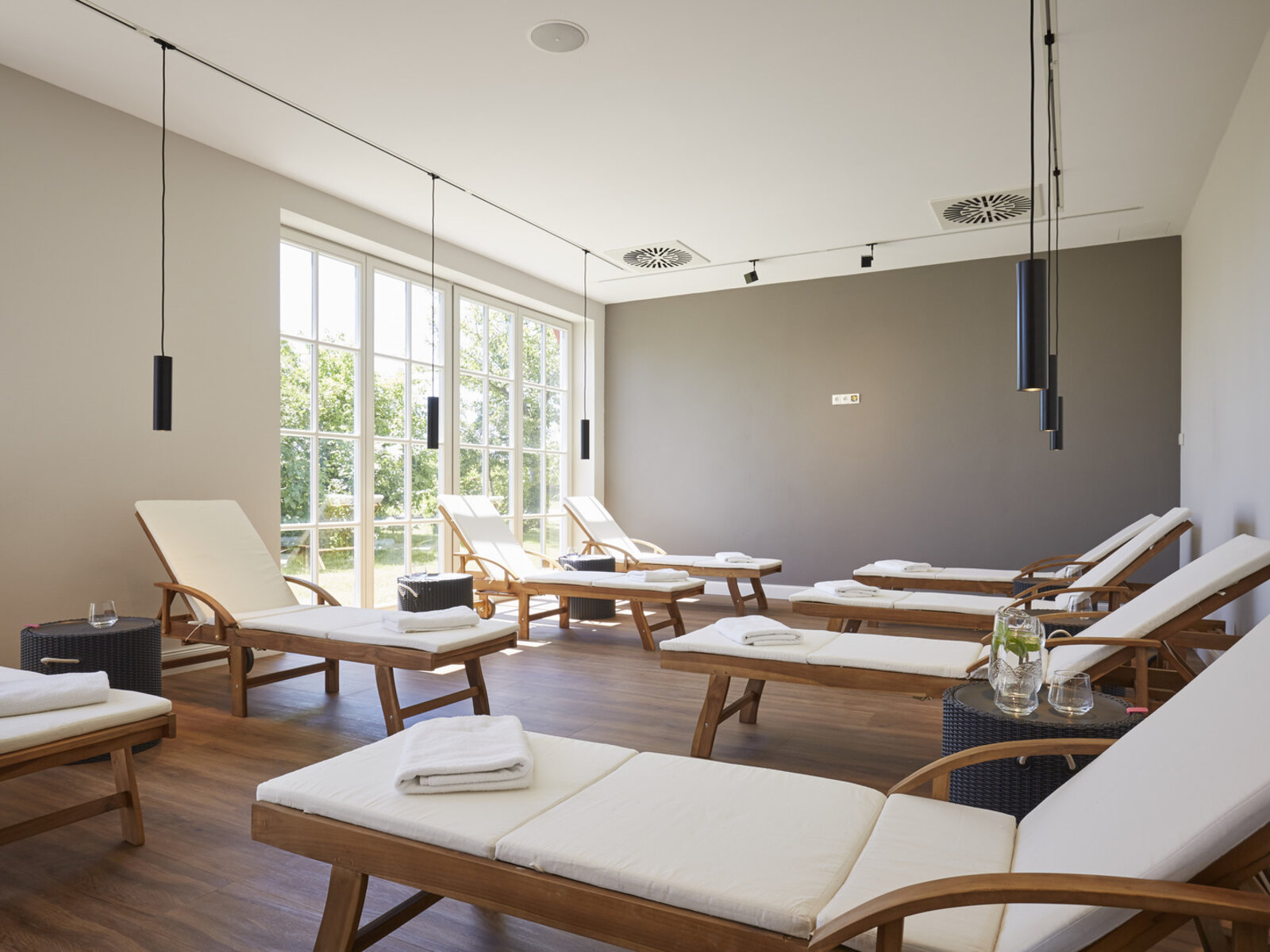 Pool m. Gegenstromanlage+Sprudelbecken