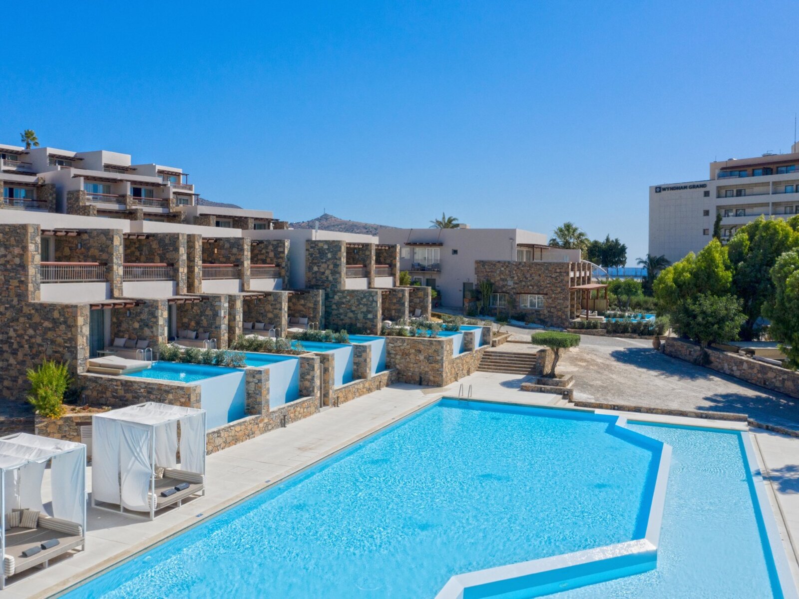 BLISS pool bar