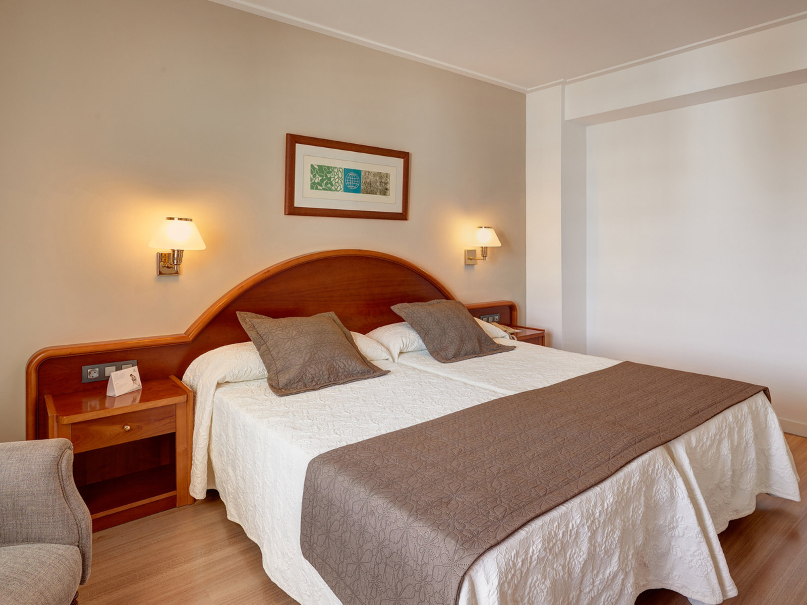 Wohnbeispiel Double room Single with child