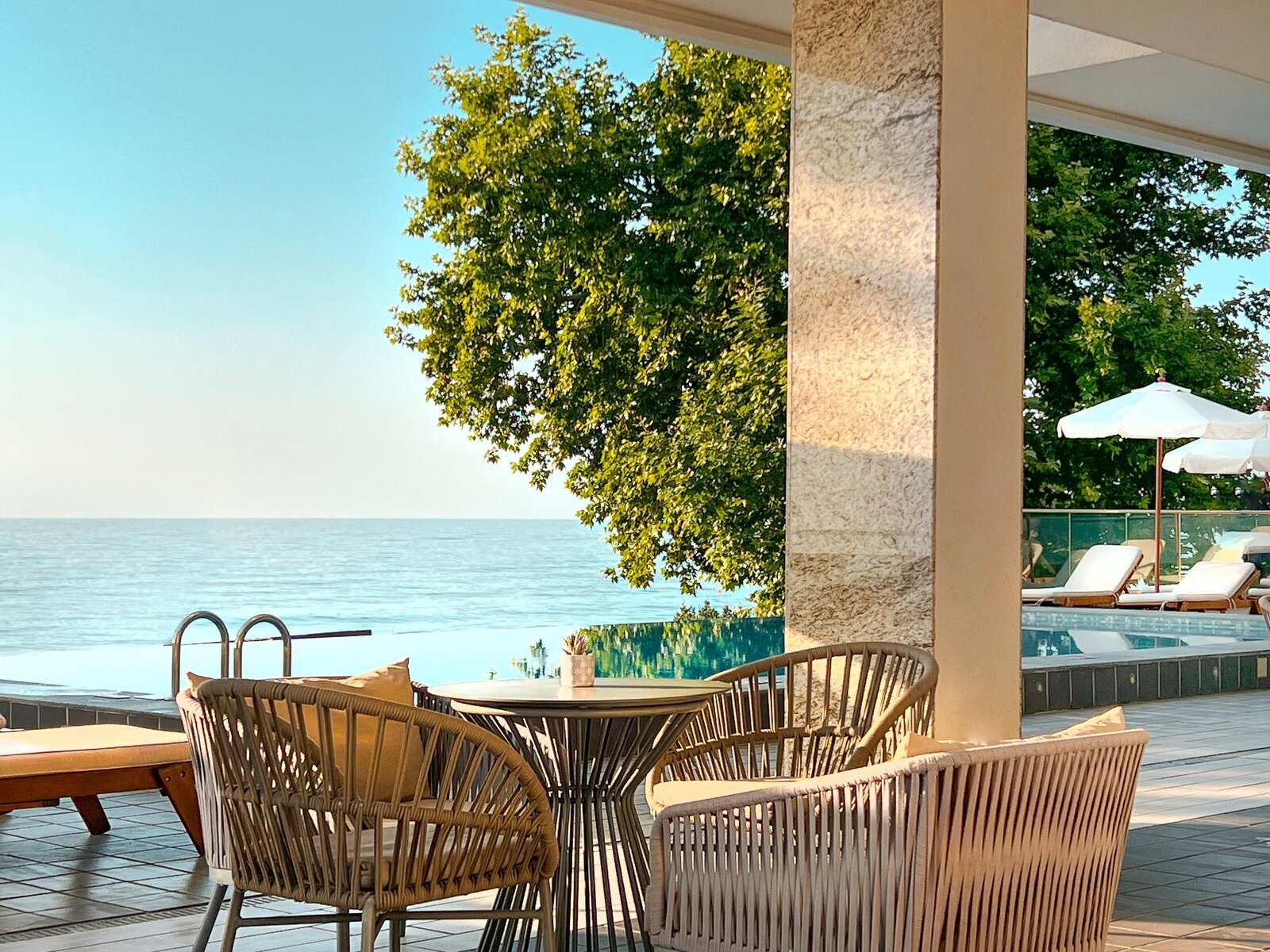 Infinity pool