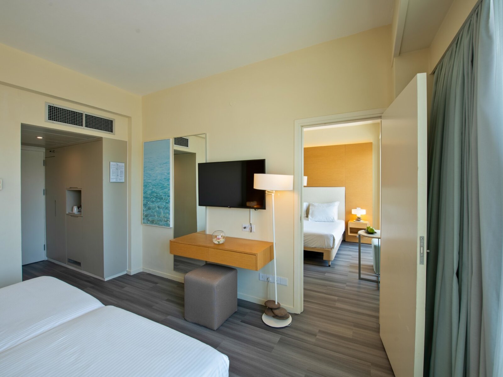 Wohnbeispiel Family Interconnecting Room Side Sea View