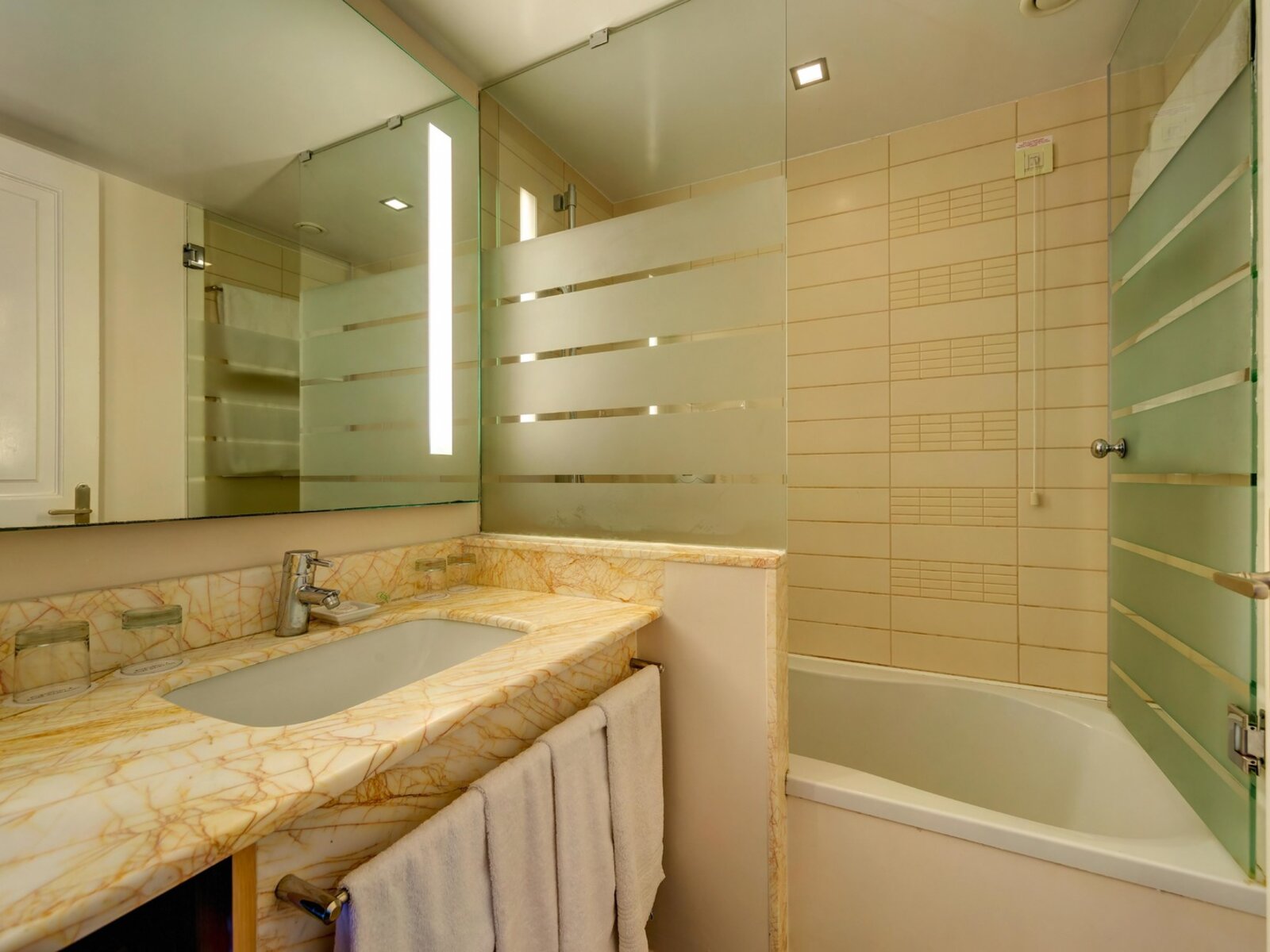Wohnbeispiel Double Room Roomhopper