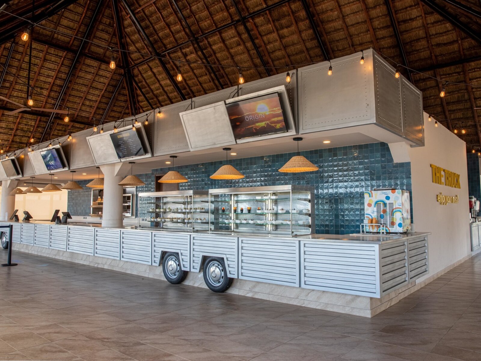Beach Restaurant THE TRUCK