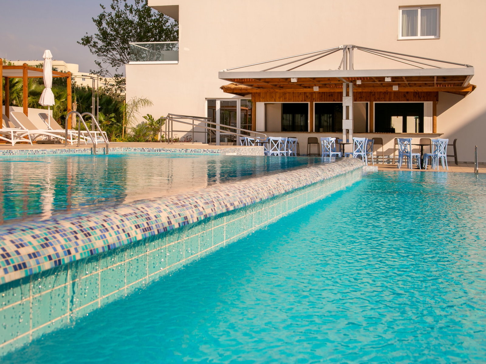 QUITE POOL
