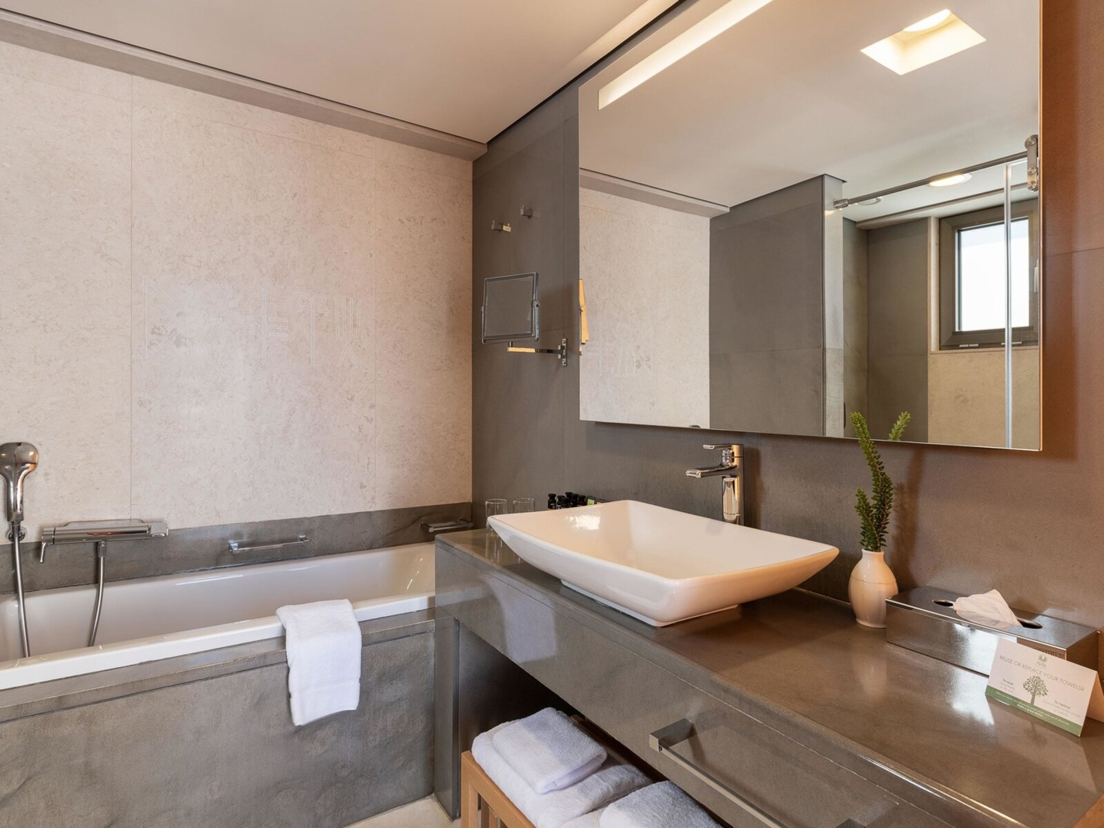 Wohnbeispiel Deluxe room poolview