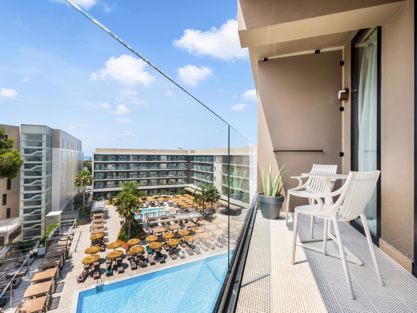 Wohnbeispiel Double pool view (Tower block)