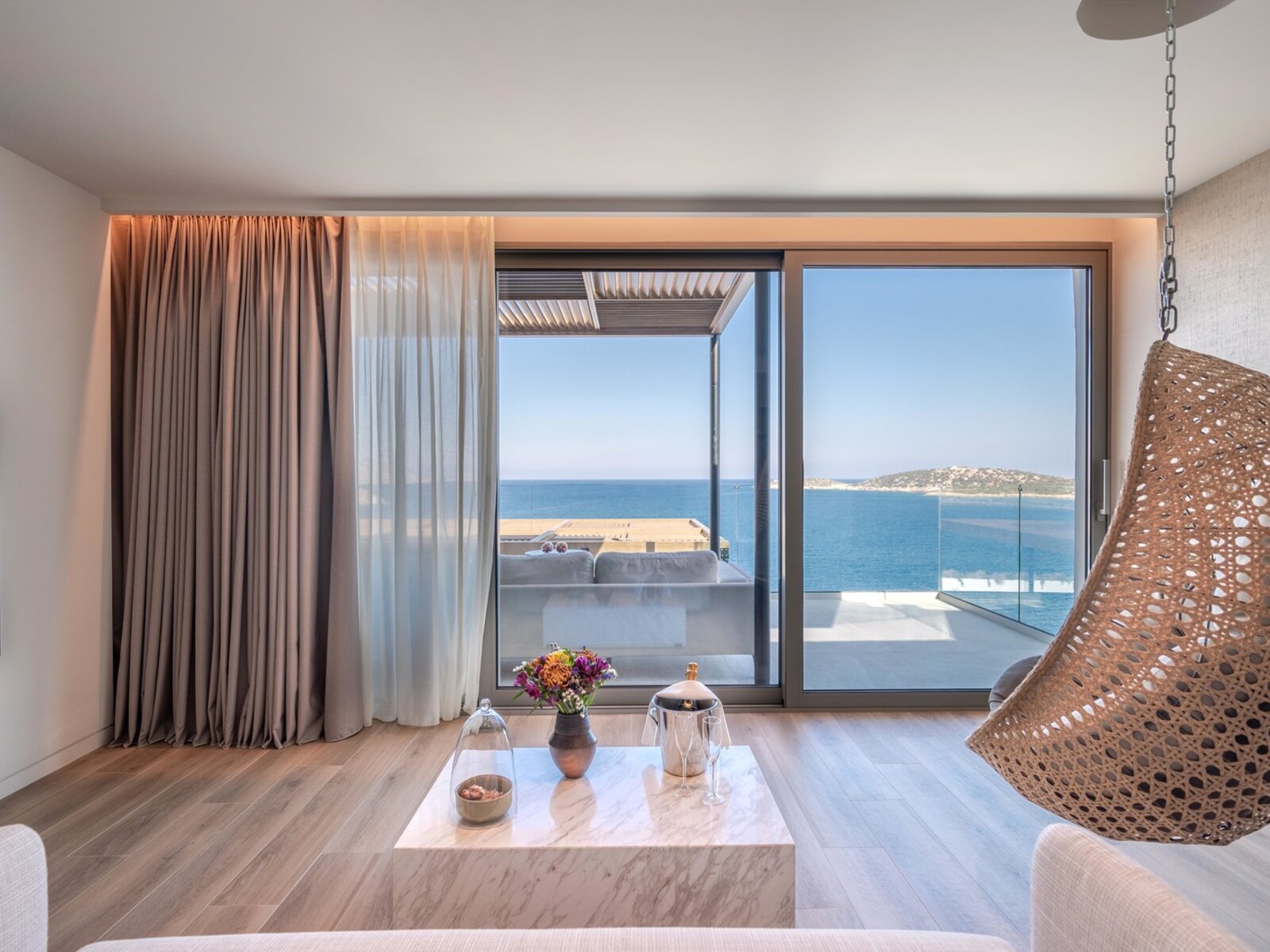 Wohnbeispiel Superb Sea View Suite with private Pool