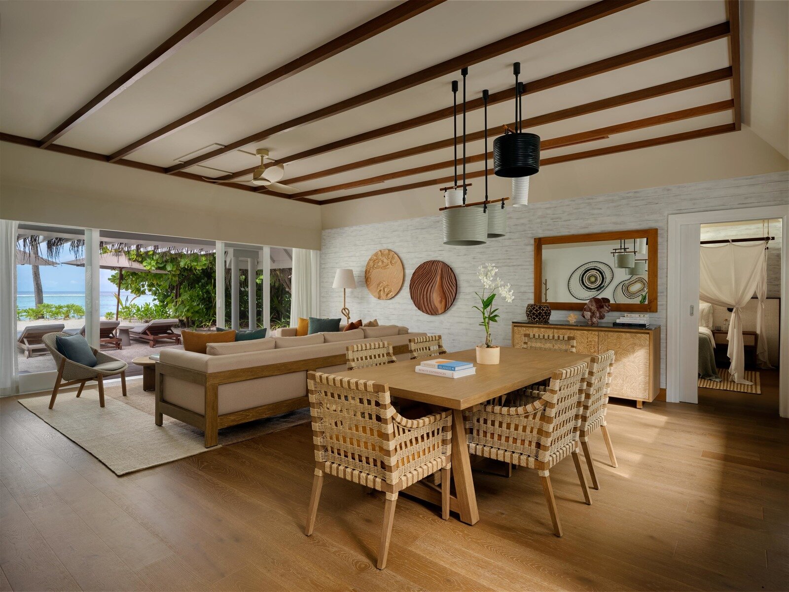 Wohnbeispiel Three Bedroom Beach Villa Suite with Pool