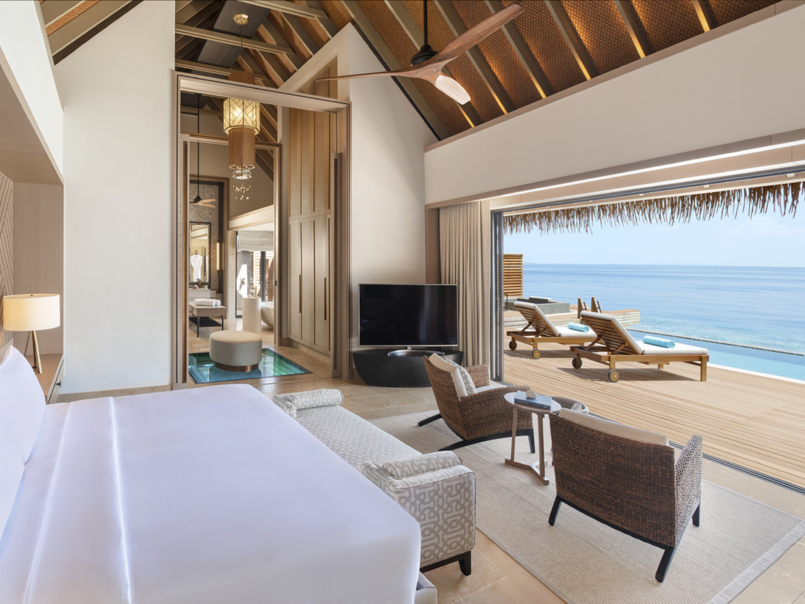 Wohnbeispiel Grand Overwater Villa with Pool