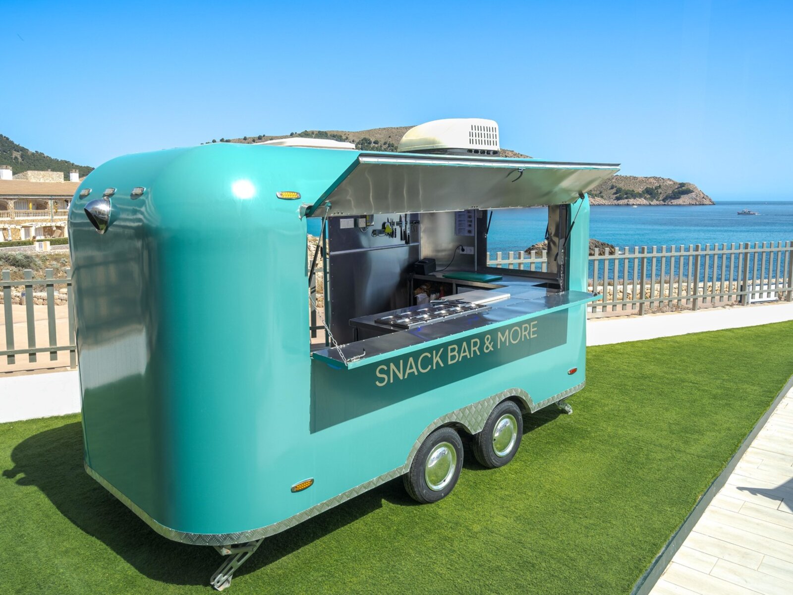 Bar mit Poolservice