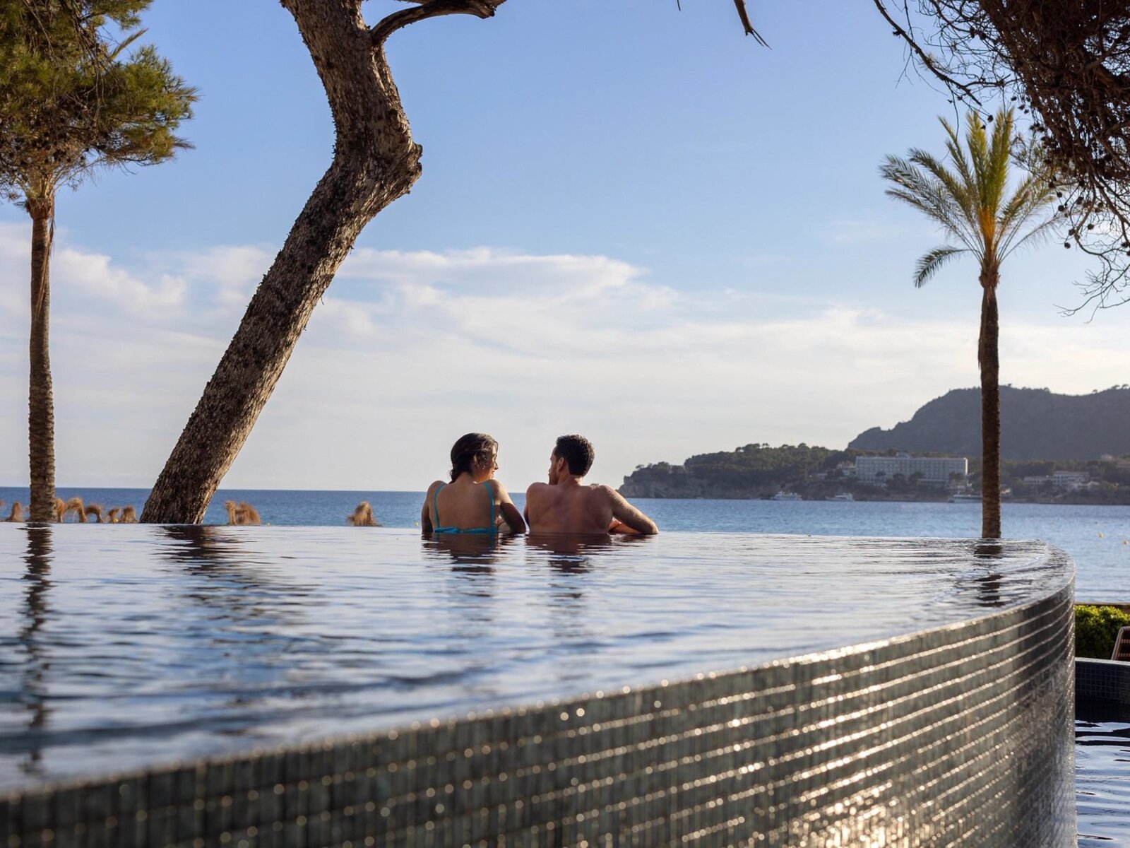Outdoor Infinity Pool (exclusive PC)