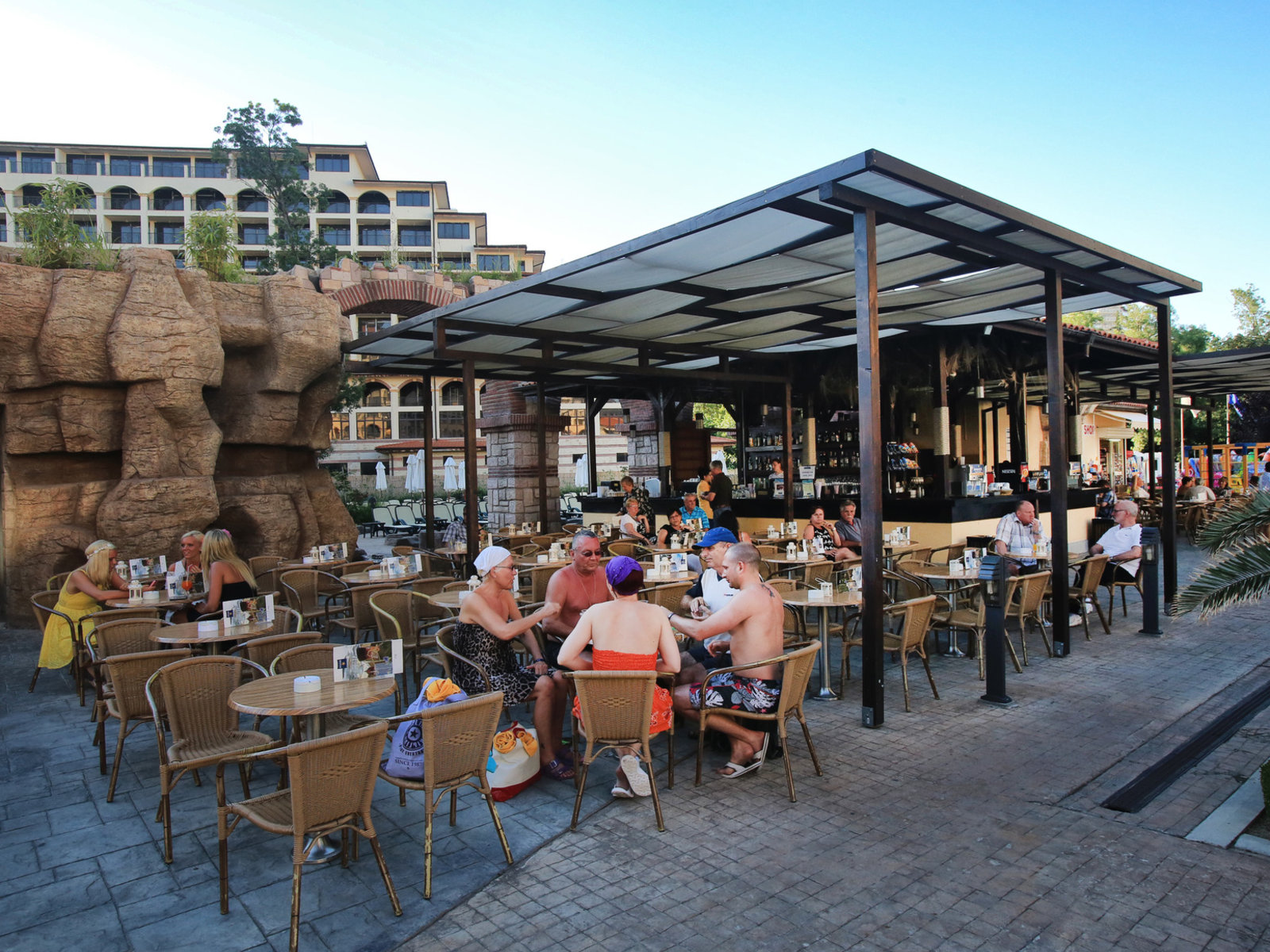 Pool bar