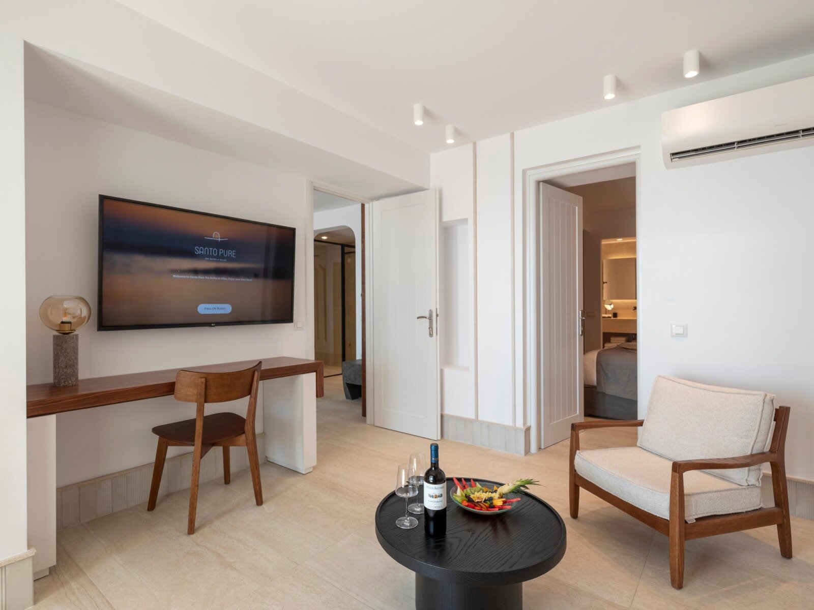 Wohnbeispiel Two Bedroom Sunset  Sea View Suite with pool