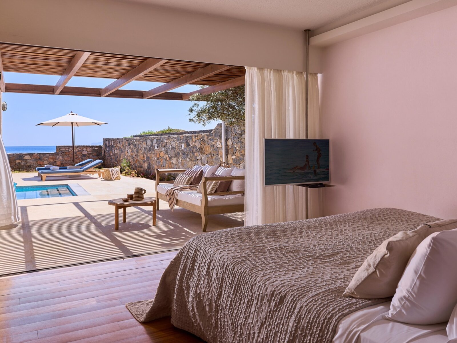 Wohnbeispiel Club - One Bedroom Suite Seafront Private Pool