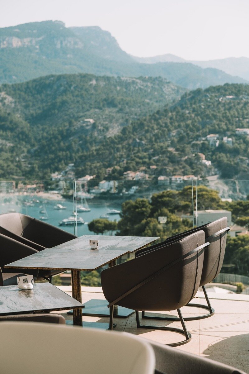 Sunset  Lounge
