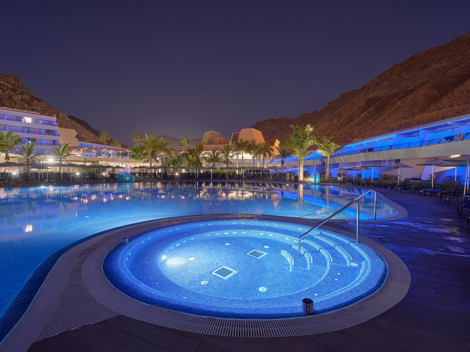 Loungepool
