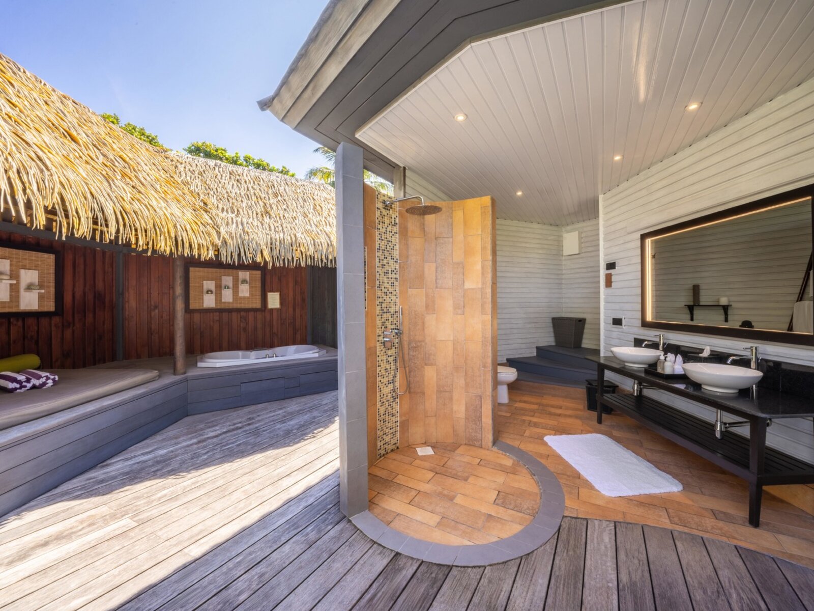 Wohnbeispiel O Jacuzzi Beach Villa