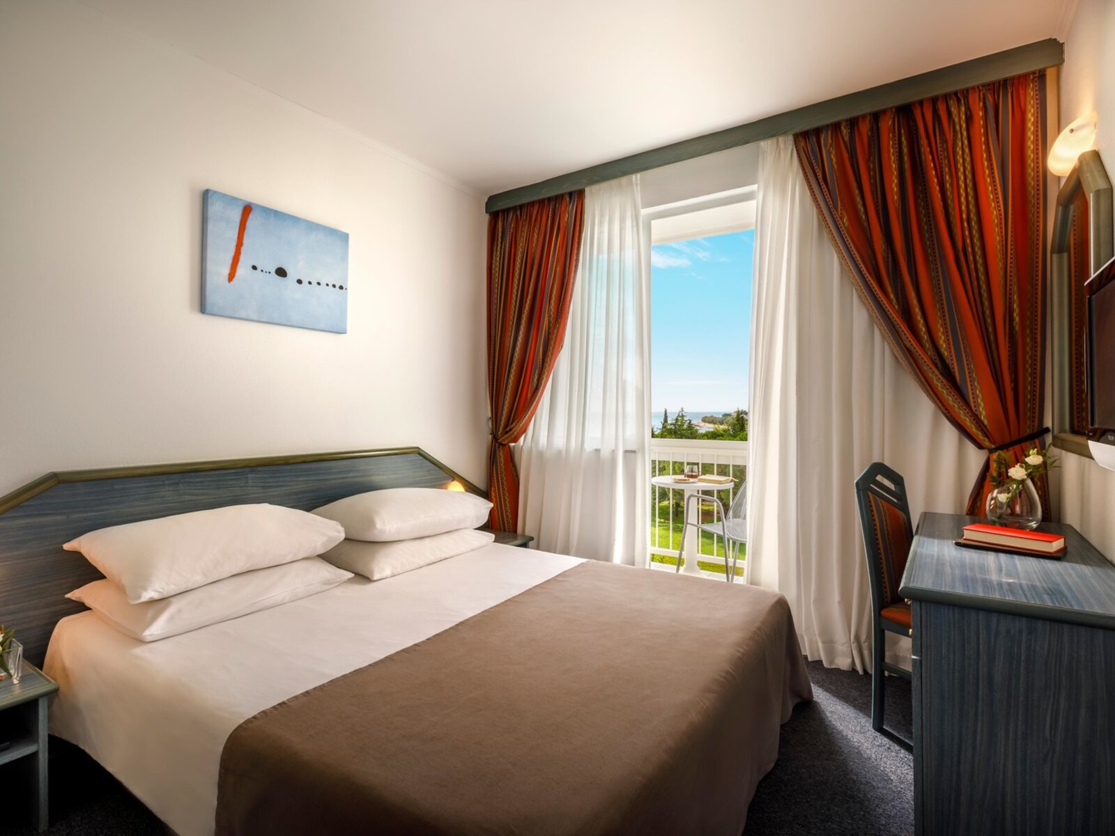 Double room with balcony, sea side