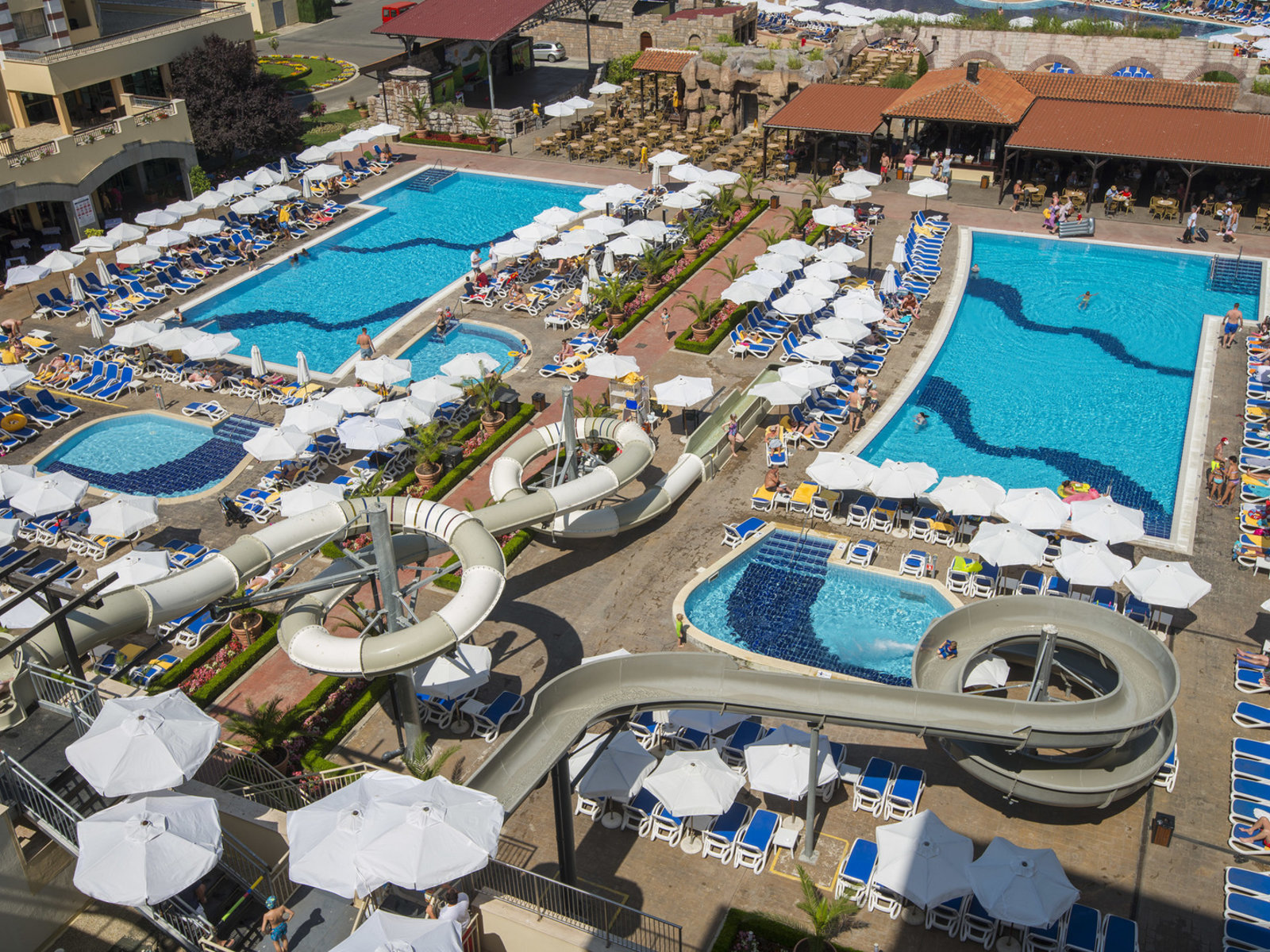 Outdoor swimming pool Block B