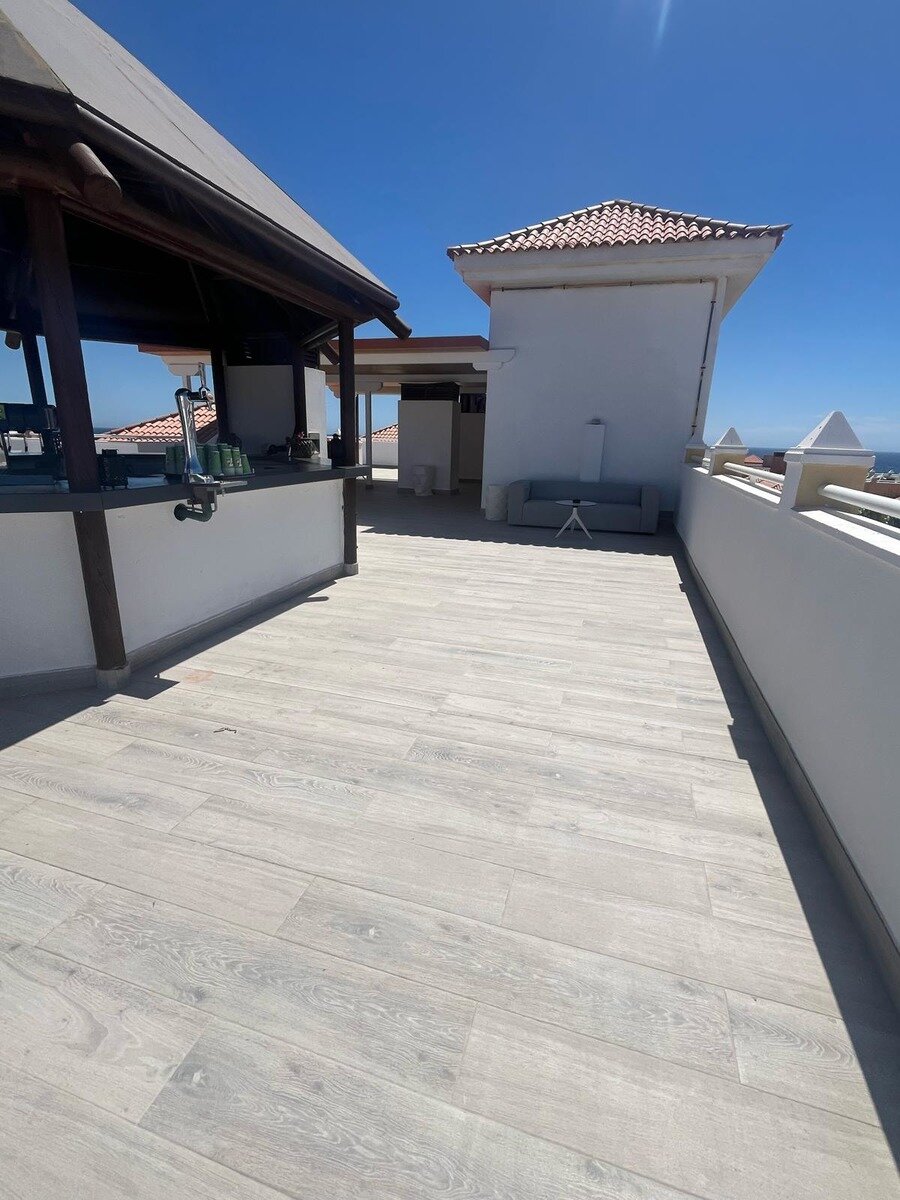 Roof top bar (self-service)