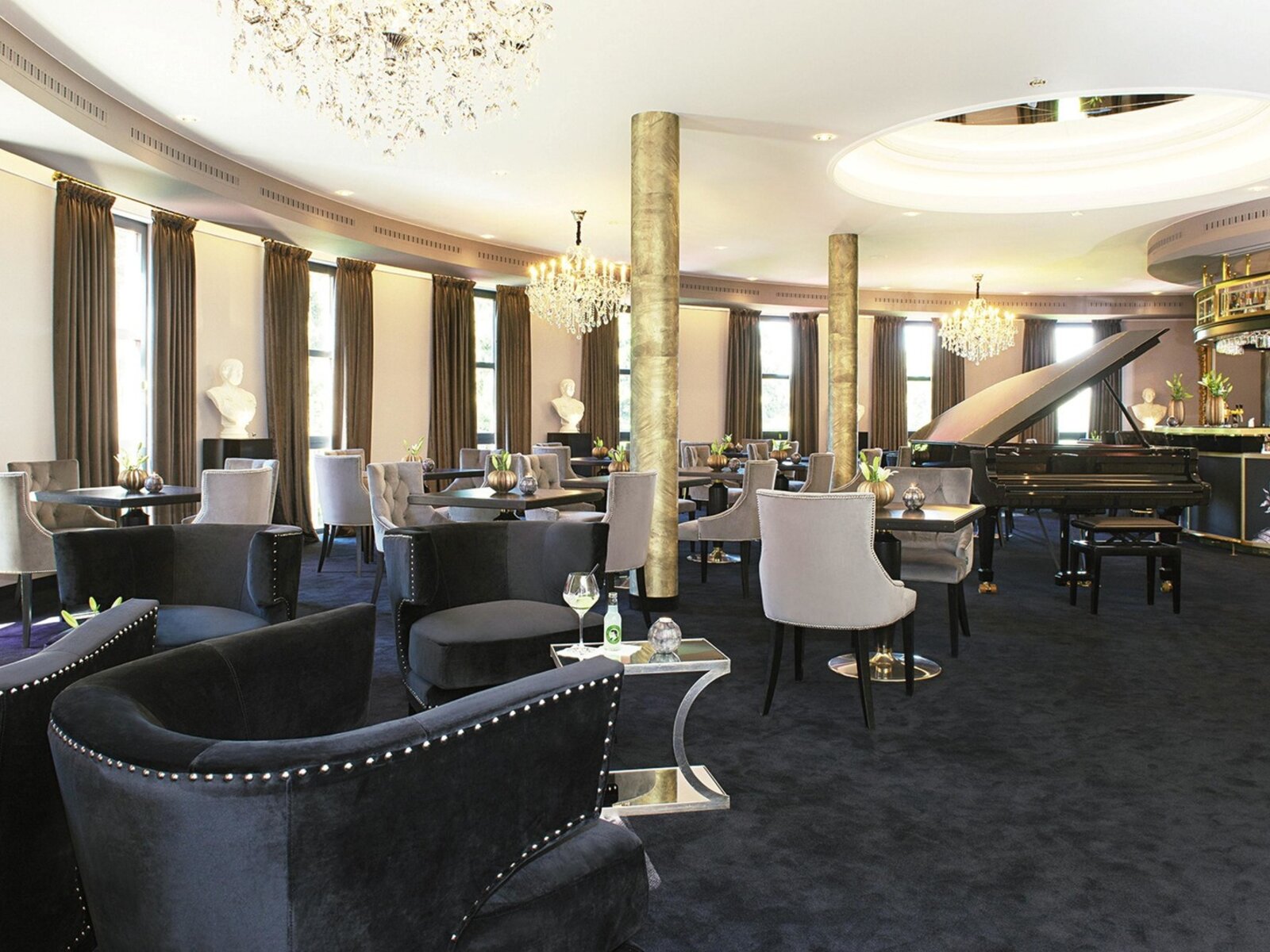 Caesar's Bar