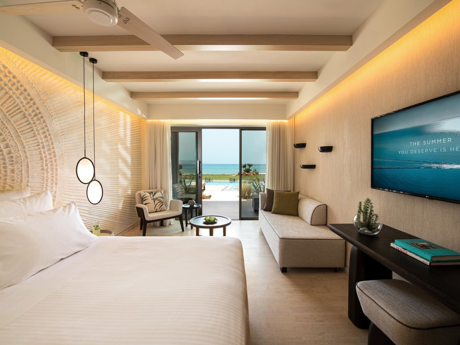 Wohnbeispiel Superior Double  Swim Up Sharing Pool Sea Front