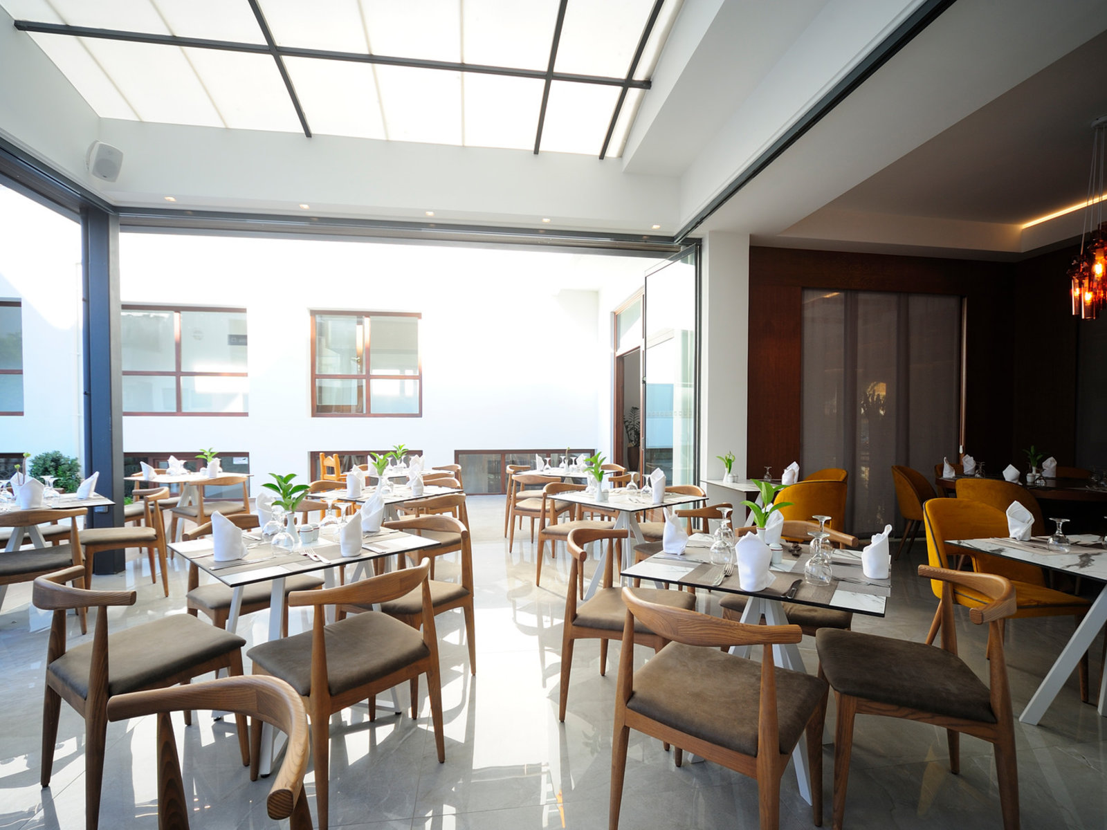 Oinos Main Restaurant