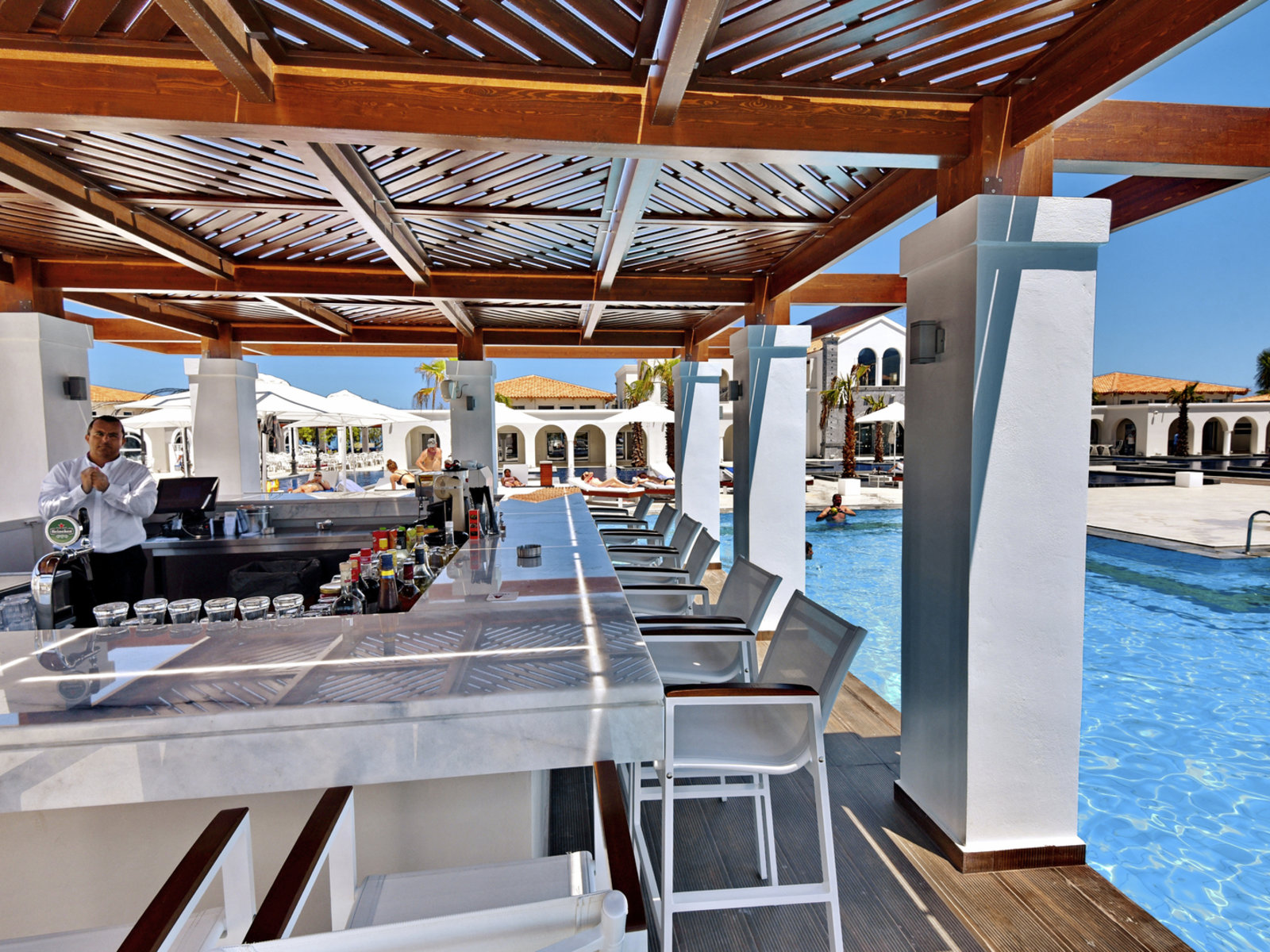 ZEPHYRUS - POOL BAR