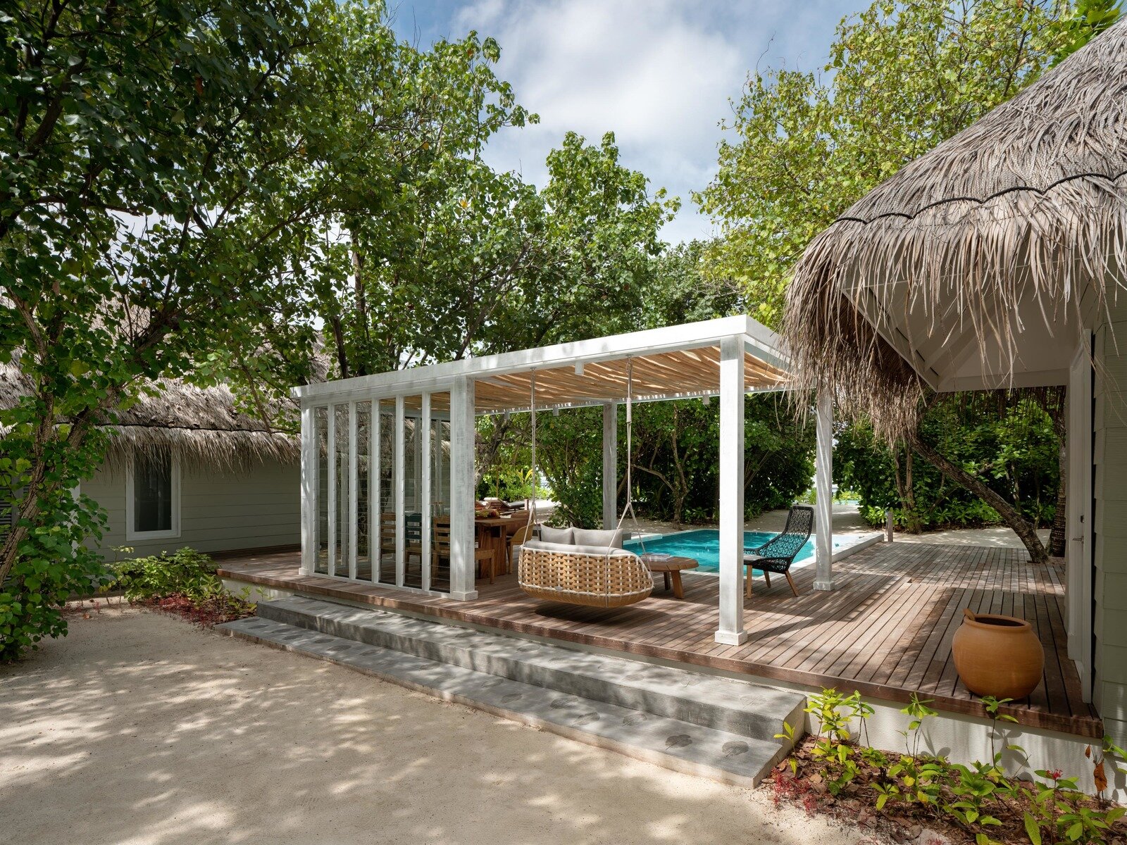 Wohnbeispiel Three Bedroom Beach Villa Suite with Pool